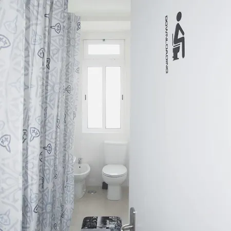 Hostal Fly To *